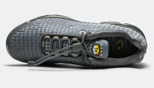 Nike Air Max Plus VII – Smokey Grey / Metallic Silver / Iron Grey (IQ0282-084)